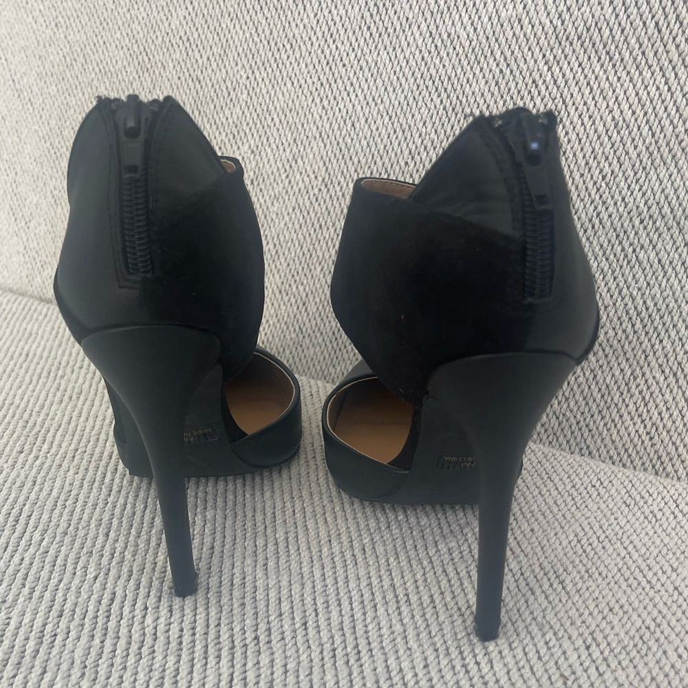Penny Loves Kenny Black Classic Heels - Picture 6 of 16